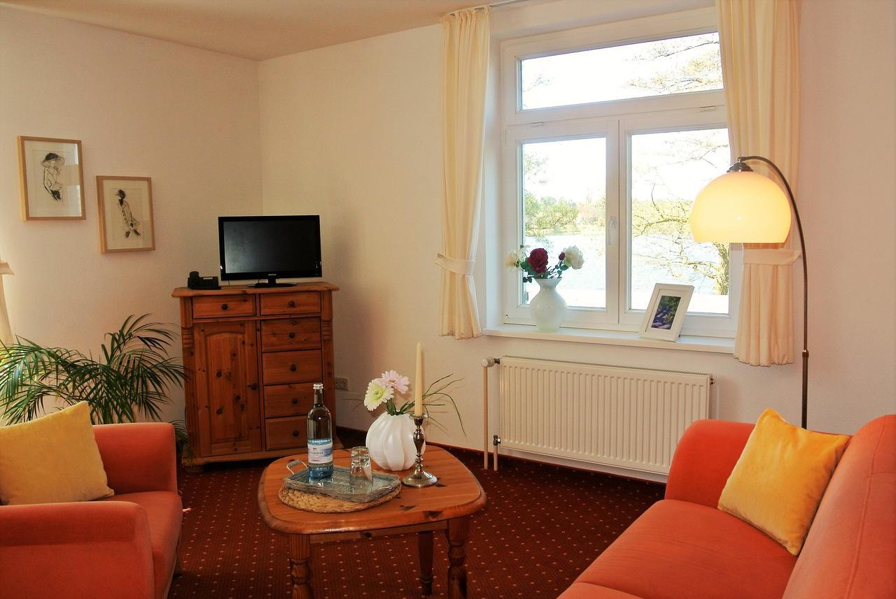 Seehotel Lindenhof Lychen Exterior photo