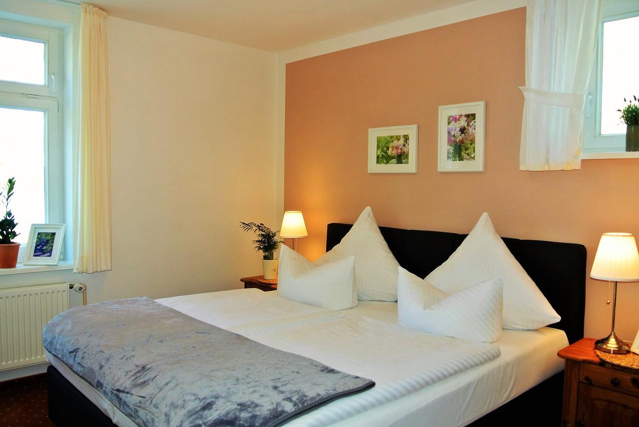 Seehotel Lindenhof Lychen Exterior photo